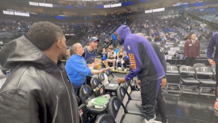 Kevin Durant confronts fans